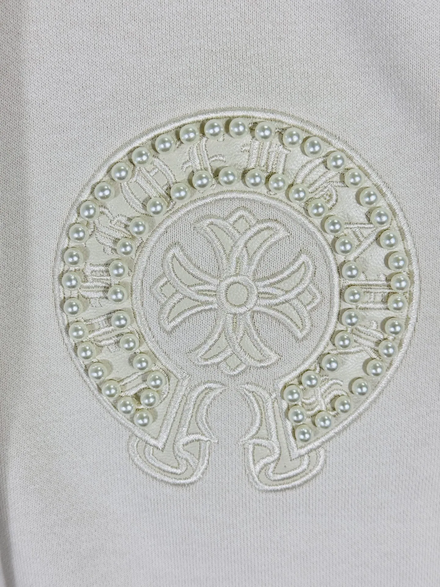 P350 top version, real shot without P, ​​different from market currency) 𝗖𝗵𝗿𝗼𝗺𝗲 𝗛𝗲𝗮𝗿𝘁𝘀/Cro Heart 2025 washed and burned flower patch embroidered autumn and winter new original single counter American hollow patch 3D couple casual cardigan sweatshirt 👑The highest version! Customized fabric 480g tripe terry fabric! American acid-washed and distressed original fabric, laser burning + leather embroidery, exquisite embroidery of letters! The best-selling model in the counter, very comfortable to wear. Accessories: original molded and authenticated collar label➕100% silk wash label. Genuine purchase-grade original hangtag➕matching hanging rope➕3D hanging beads➕original packaging bag. Craftsmanship: The original version has consistent wiring! The highest version of the armhole matching technique! Color: Black Apricot Size: S M L XL Style Number: 25-370